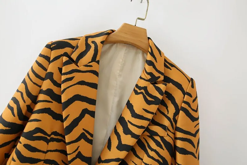 ANIMAL PRINT BLAZER